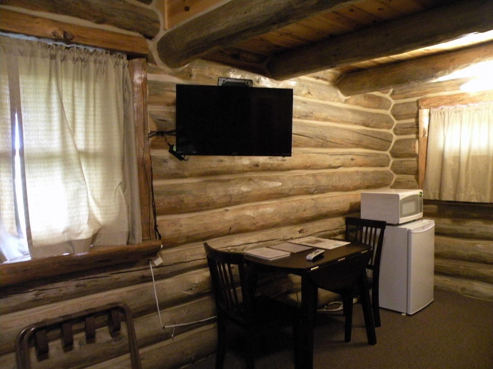 Gold Camp Cabins Custer Eksteriør bilde